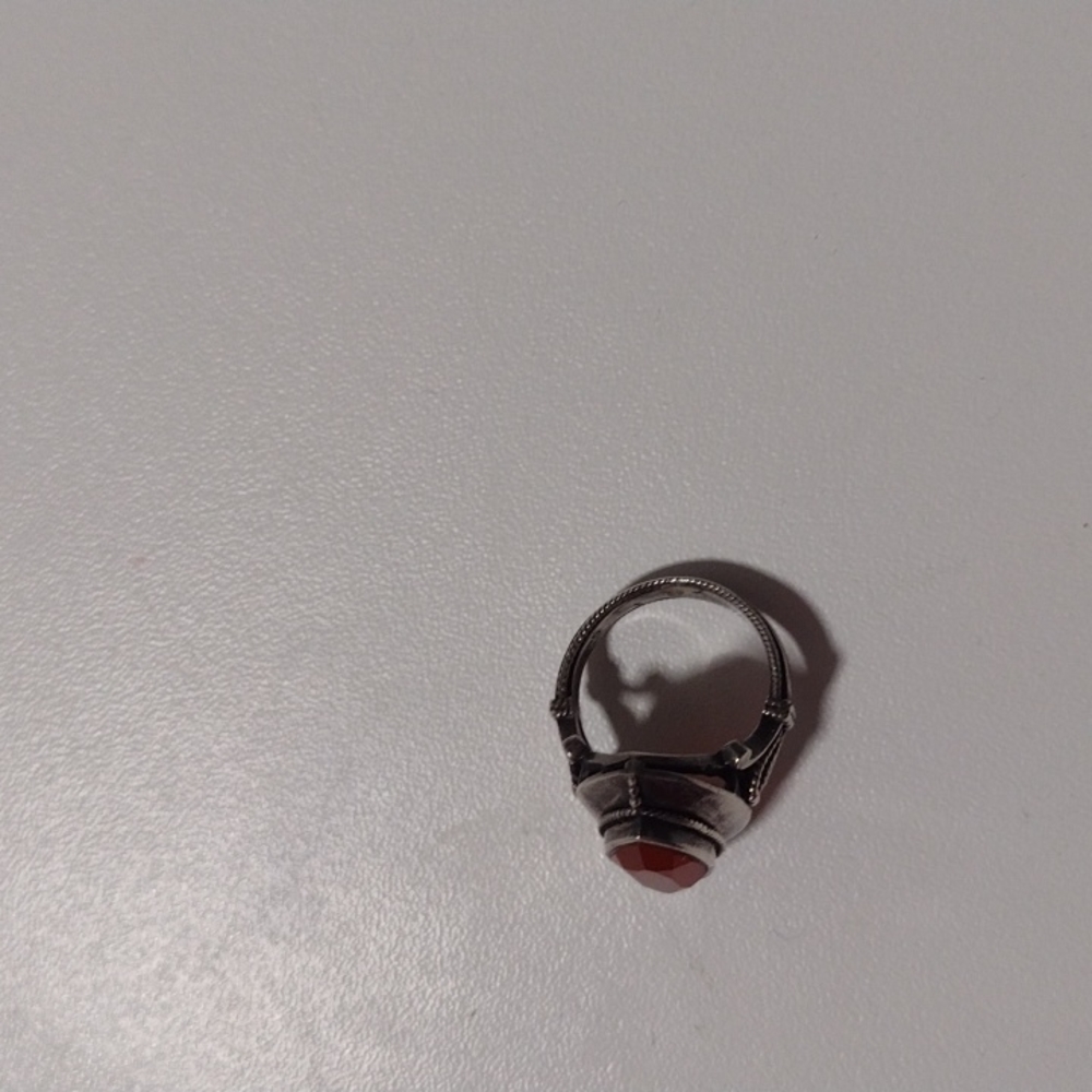 Woman's ring - Picture 2 of 3